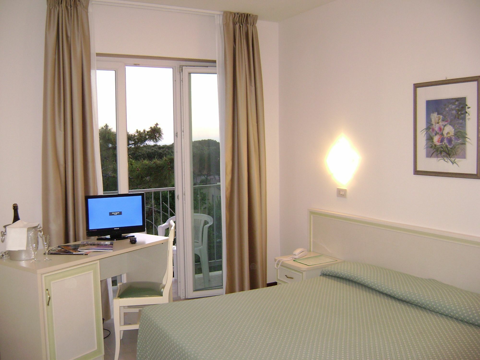 Hotel Mediterraneo Marina di Pietrasanta Exteriör bild